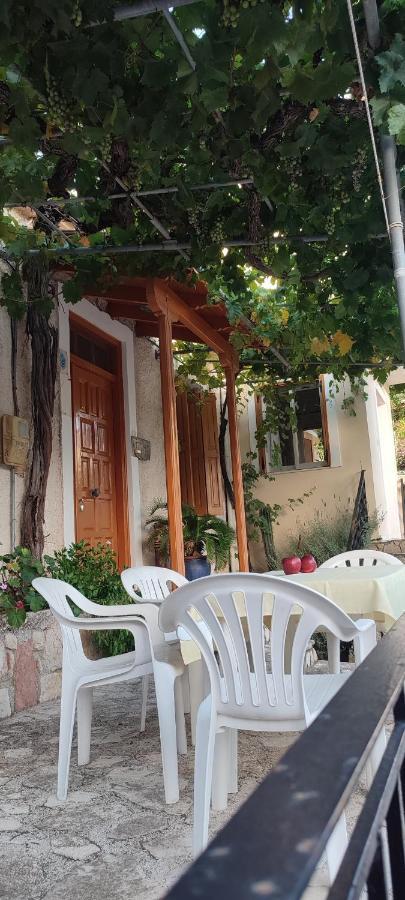 Maroudas Traditional Guest House Vathy  Exterior photo