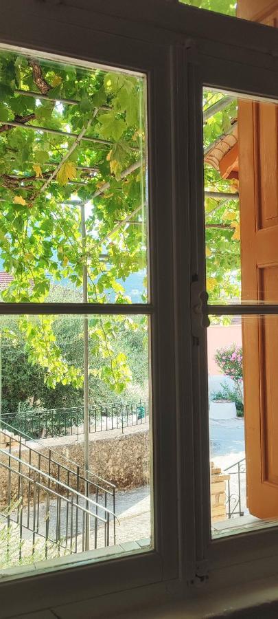 Maroudas Traditional Guest House Vathy  Exterior photo